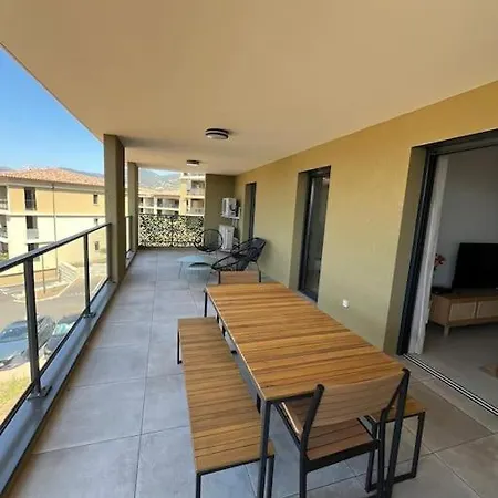 Equipe Et Vue Sur La