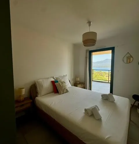 Equipe Et Vue Sur La Propriano (Corsica)