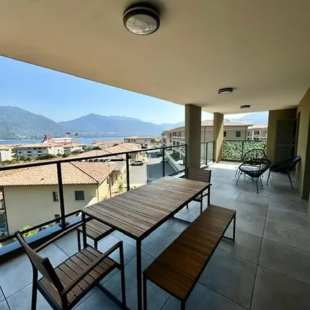 Equipe Et Vue Sur La *